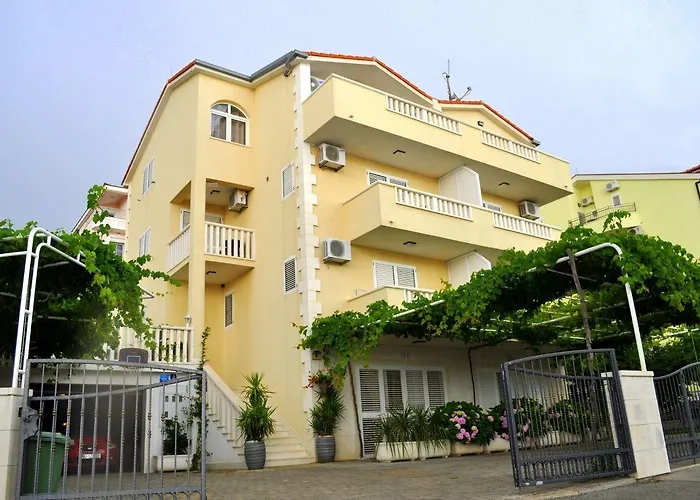 Apartments Ivi