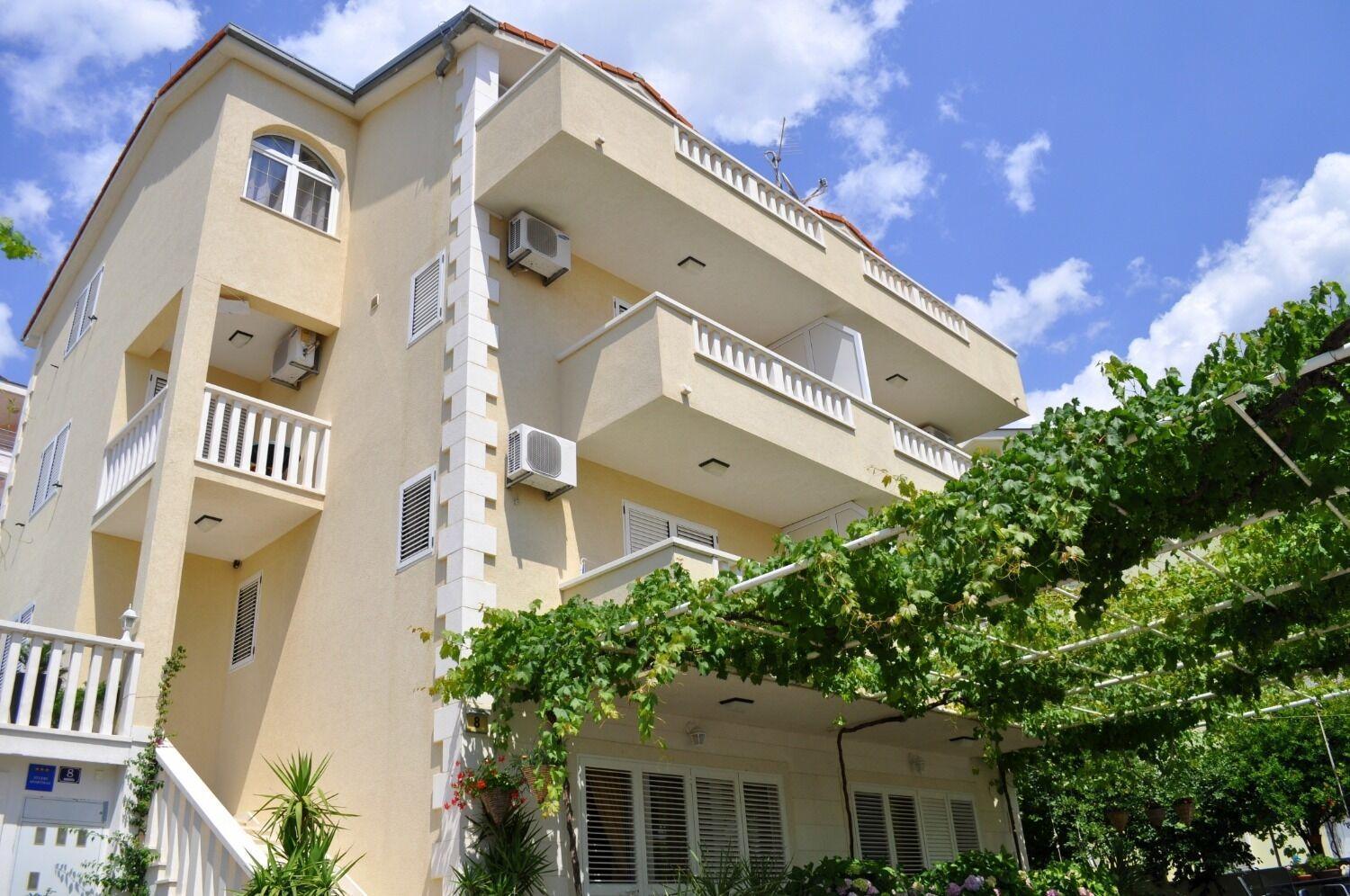 Ivi * Makarska