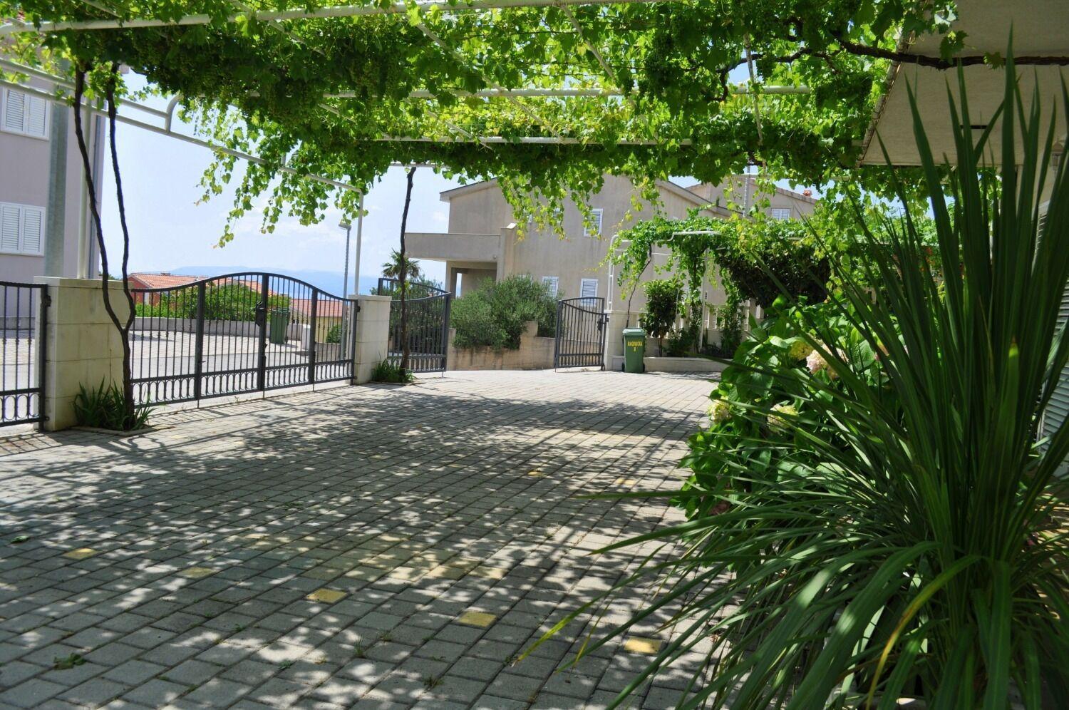Ivi Apartment