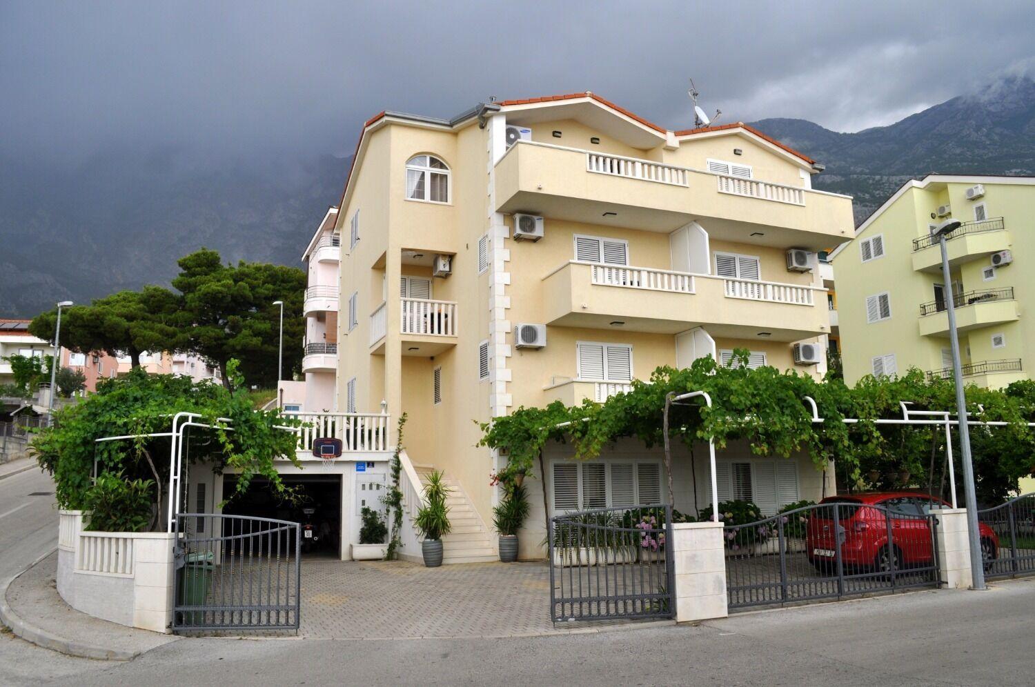 Ivi Makarska